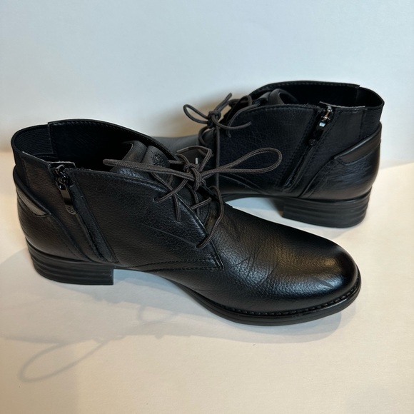 Bussola Women's Tyra Lace-UP Ankle bootie in Black - Picture 4 of 8